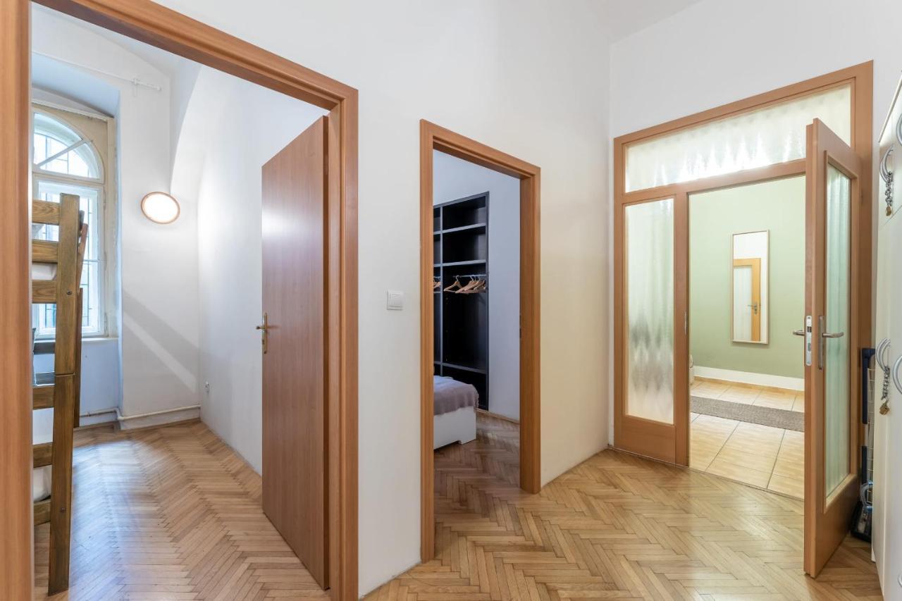 Spacious 3 Bedroom Apartment In The Heart Of Praha Exteriér fotografie