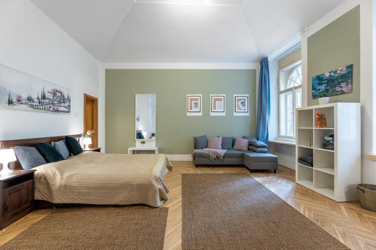 Spacious 3 Bedroom Apartment In The Heart Of Praha Exteriér fotografie