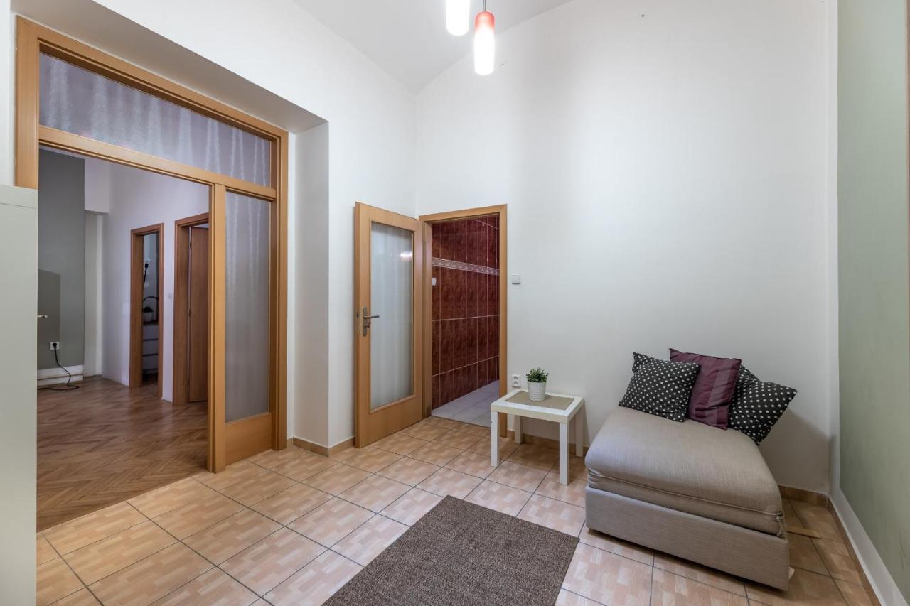Spacious 3 Bedroom Apartment In The Heart Of Praha Exteriér fotografie