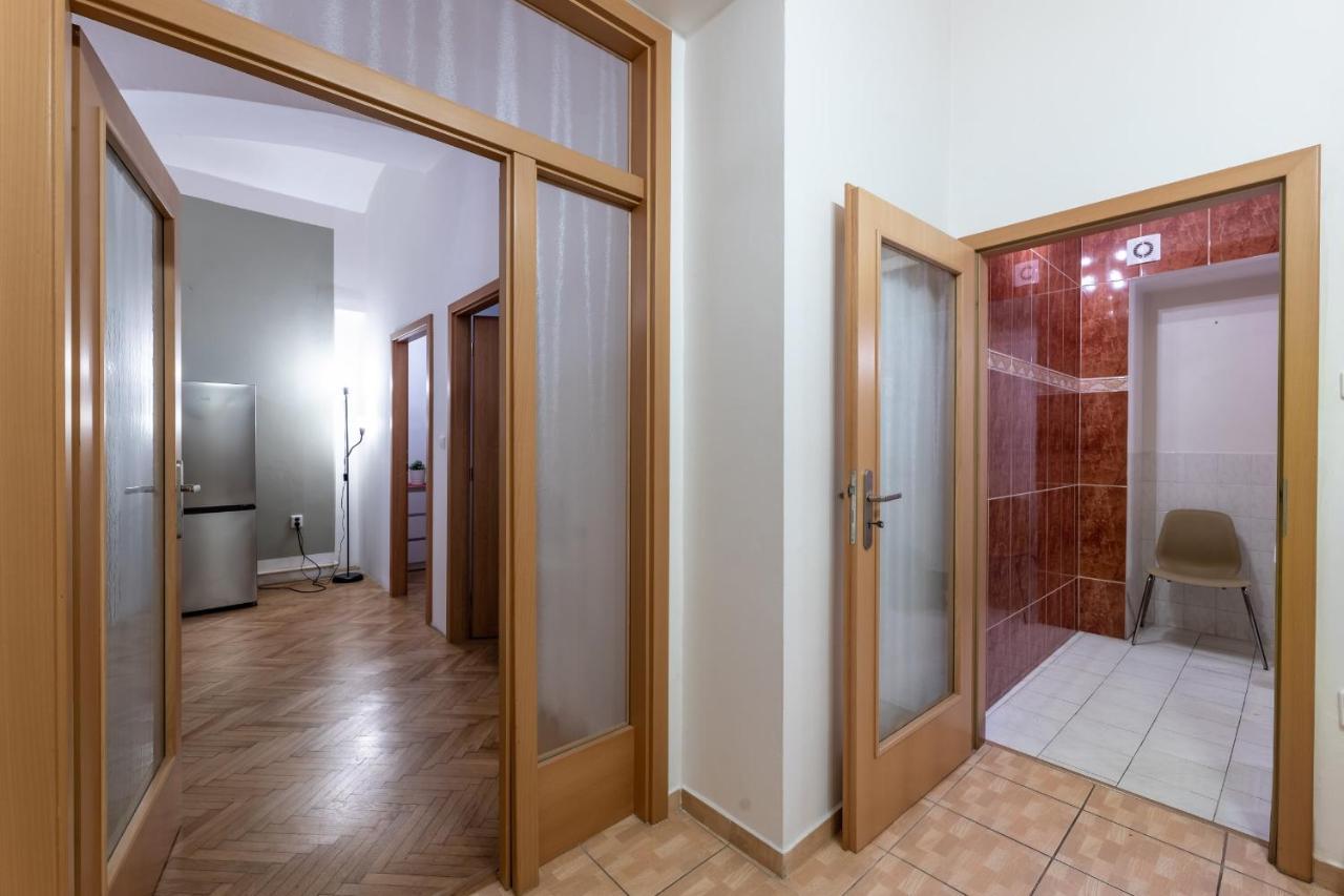 Spacious 3 Bedroom Apartment In The Heart Of Praha Exteriér fotografie