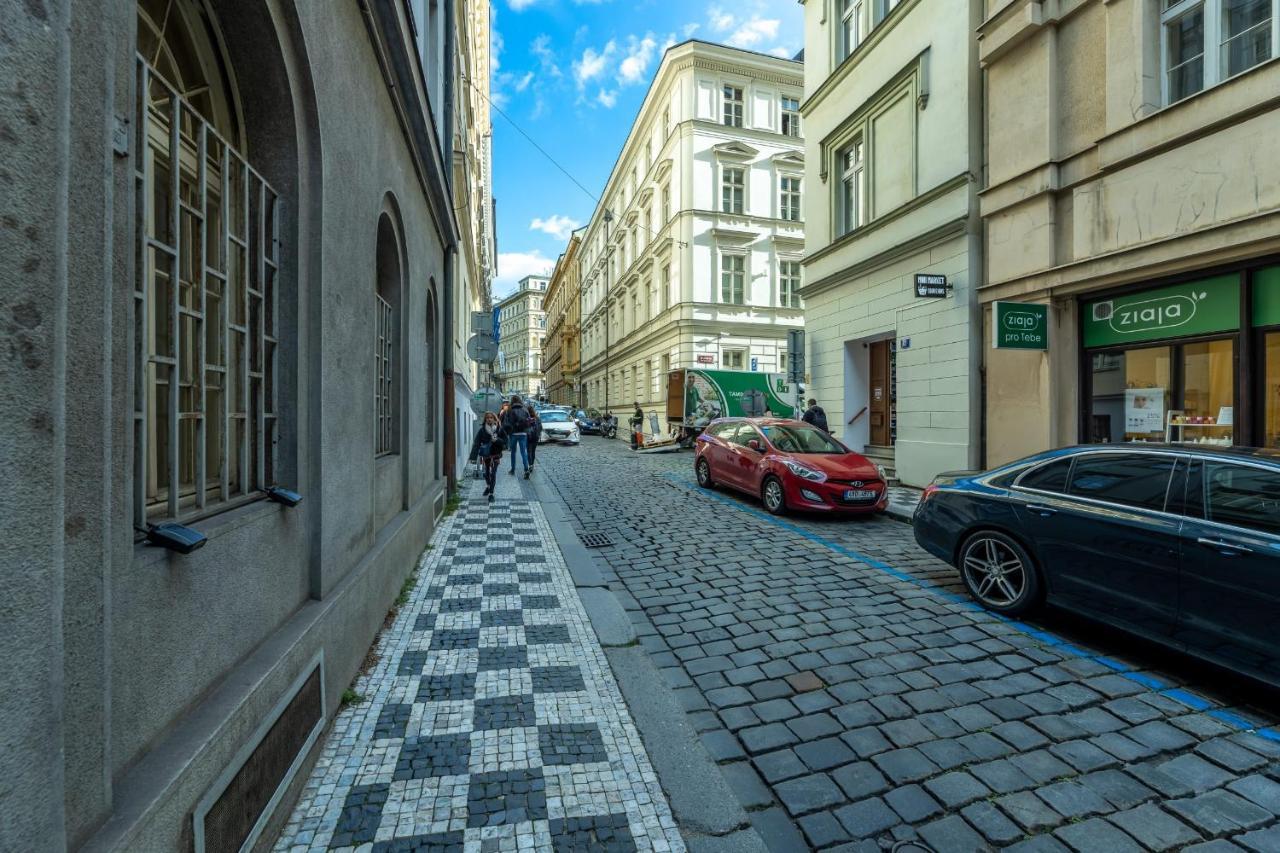 Spacious 3 Bedroom Apartment In The Heart Of Praha Exteriér fotografie
